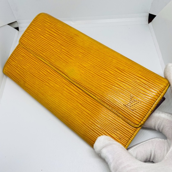 Louis Vuitton Long Epi wallet - Picture 3 of 10